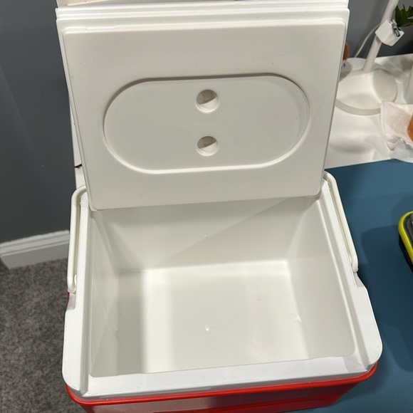 Red & White small Ice Cooler with carrying handle - Picture 3 of 5